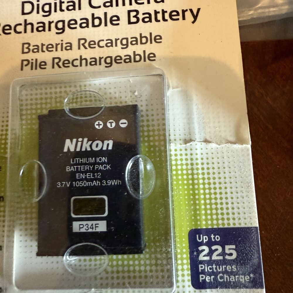 Nikon COOLPIX S6100 16.0MP Silver Digital Camera Bundle wUSBcharger Software - Picture 5 of 11